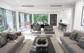 Elegant Noosa Gem by the Beach with Pool